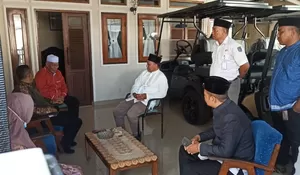 Aparatur Kecamatan Tapos Rutin Sambangi  Tokoh