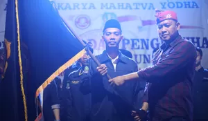 Lantik dan Kukuhkan Karang Taruna, Plt Wali Kota Bekasi Tri Adhianto Harap Pemuda Terus Berkarya