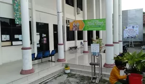 Intip Kegiatan Aparatur Kelurahan Kalibaru, Bersih-Bersih Semarakkan HUT Kota Depok