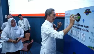 Mau Coba Masukin Botol  Plastik di ATM Sampah Digital Dapat Uang, Disini Tempatnya