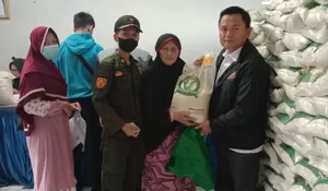 1.640 KPM Desa Palasari Dapat Bantuan Beras, Masing-masing Dijatah 10 Kilogram