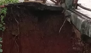 Turap Jembatan Merah di Tah Baru Depok Alami Longsor