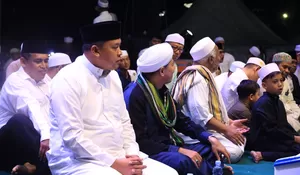 Hadiri Milad ke-14 Majelis Taklim Al-Munawwir, Plt Wali Kota Bekasi Tri Adhianto : Bangga Hadir Bareng Ulama