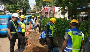 Pipa di Pamoyanan Bocor, Perumda Tirta Pakuan Kota Bogor Lakukan Perbaikan dan Siagakan Mobil Tangki Air