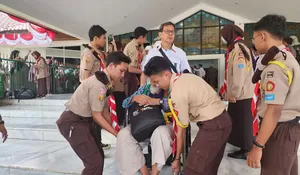 Anggota Saka Amal Bakti Kemenag Bogor Kawal Keberangkatan Calon Haji