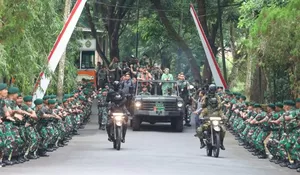 Pangkostrad Dampingi Kasad Kunjungi Yonif Raider 323/BP Divif 1 Kostrad