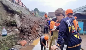 Tinjau Lokasi Longsor TPT di Gunungbatu, DPRD Kota Bogor Tekankan Pentingnya Perencanaan Pembangunan