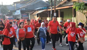 Ratusan Warga Kota Bekasi Antusias Ikut Jalan Santai, Tri Adhianto : Bikin Sehat dan Mempererat Silaturahmi