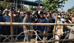 Saat Didemo, Panji Gumilang Acungkan Jempol