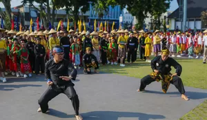 Jaga Pusaka Warisan Budaya, Bima Arya Gelar Pagelaran Seni dan Silat di Alun-Alun Kota Bogor
