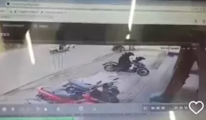 Viral! Maling Motor di Bekasi Panik Hingga Todongkan Senjata Diduga Pistol Saat Dipergoki Korban
