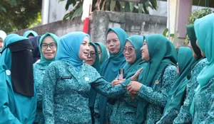 Halimatussadiyah Iwan Pantau Langsung Implementasi Kegiatan 10 Pokok PKK di Desa Karang Asem Timur Citeureup