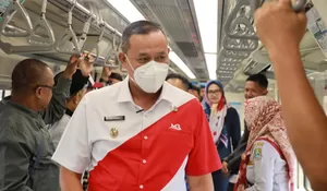 Sambut Era Modernisasi Transportasi, Plt Wali Kota Bekasi Tri Adhianto Uji Coba LRT Jabodebek