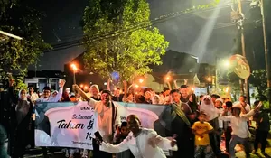 Meriahkan Tahun Baru Islam, Warga MBR Pawai Obor Sambil Bersholawat