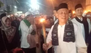 Melihat Peringatan 1 Muharam 1445 Hijriah di Tapos : Adakan Pawai Obor, Ziarah Makam Mbah Bayun