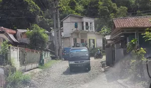 Jalan Kabupaten Karyasari-Puraseda Bogor Hancur Parah, Lihat Videonya!