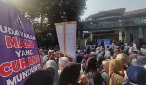 Bawa Panci, Ratusan Emak-emak Demo Dugaan Kecurangan PPDB di SMAN 3 Bogor