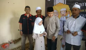 Paguyuban Ketua RT dan RW se Desa Cinangka Bogor Bahagiakan Anak Yatim