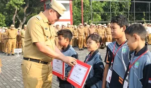 Serahkan Sertifikat Para Juara O2SN, Plt Wali Kota Bekasi Tri Adhianto Beri Pesan Ini