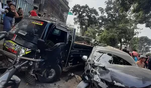 Diduga Rem Blong! Sejumlah Truk dan Motor Terlibat Tabrakan Beruntun di Cianjur