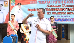 Plt Wali Kota Bekasi Tri Adhianto Tanamkan Jiwa NKRI di Wawasan Kebangsaan SMK Teratai Putih 4