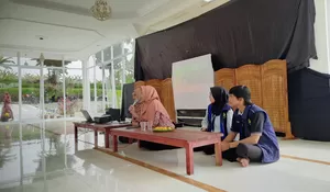 Mahasiswa Fisipkom Unida Sosialisasikan Pemilu 2024 di Desa Pancawati Caringin 
