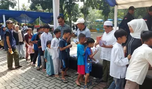 Sambut Muharram, Pemerintah Desa Cibatok 1 Ajak Anak Yatim Piatu Main Air di The Jungle