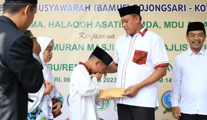 Hadiri Lebaran Yatim dan Dhuafa di Jatiasih, Plt Wali Kota Bekasi Tri Adhianto Beri Pesan Ini