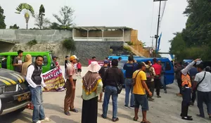 Bikin Macet, Puluhan Warga Demo Chevilly Resort Puncak 
