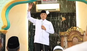 Salat Jumat Keliling di Bekasi Barat, Plt Wali Kota Bekasi Tri Adhianto Beri Pesan Bijak Gunakan Air