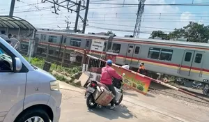 Tabrakan antara Mobil dan Kereta Akibatkan Kereta Menumpuk Di Depok, Berikut Rekayasa Perjalanannya