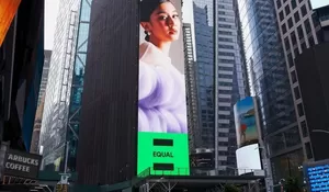Wajah Keisya Levronka Debut di Billboard Time Square