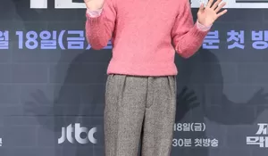 Mengenakan Baggy Pants, Song Joong Ki dikritik Netizen