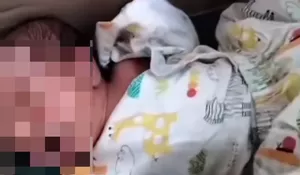 Viral Penemuan Bayi Dalam Kardus dengan Uang 50 Ribu dan Botol Susu