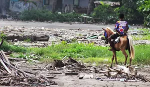 Duh, Tumpukan Sampah Berserakan di Pesisir Pantai Citepus