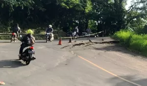 Hati-hati, Jalan Nasional Palabuhanratu-Sukabumi Mengkhawatirkan