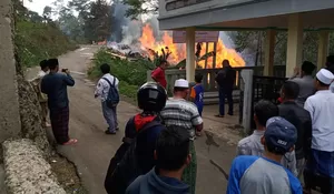 Delapan Jam Terbakar, Rugi Rp400 Juta