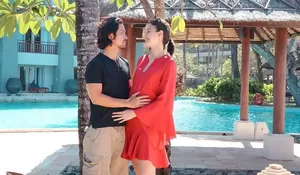 Kimberly Ryder Memilih Lahiran di Inggris