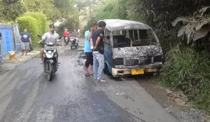 Angkot Tumaritis Terbakar, Sopir Selamat