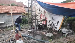 Sering Kekeringan, Warga Bojongrangkas Ngebor Sumur