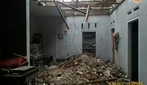 Dua Rumah di Kuningan Ambruk, Diterjang Hujan Lebat