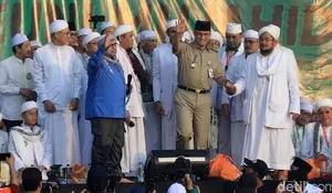 Datang ke Reuni Anies Pakai Seragam Dinas