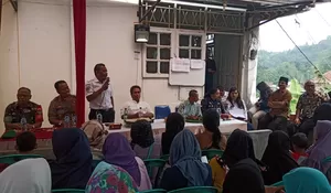 Puluhan Warga Cibalung Terima 'Bayaran' Rel Ganda