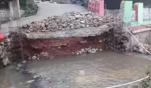 Pembongkaran Jembatan Sengsarakan Warga Dua Kecamatan