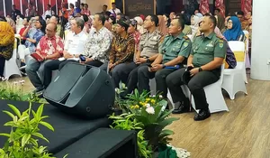 Dandim Bersama Reza Rahadian Nonton Bareng