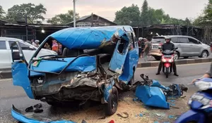 Nabrak Truk, 3 Penumpang Luka Parah