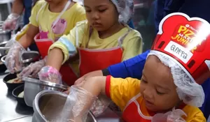 Belajar Mandiri di Dapur Pizza