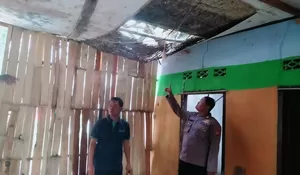 Hujan Deras, Rumah Syarif Nyaris Roboh