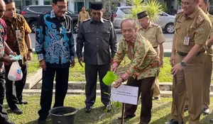 Tanam Pohon, Pimpinan MPR Ingin Kalimantan Jadi Paru-paru Dunia