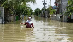 Luapan Air Kali Lamong Rendam 4 Kecamatan di Gresik